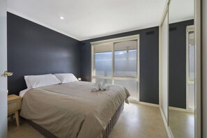 Desk, iron/ironing board, travel cot, WiFi