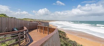 Logans Beach Apartments - The Beach House