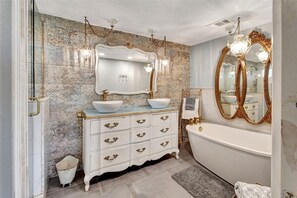 Dusche, Handtücher, Seife, Toilettenpapier