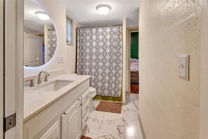 Dusche, Handtücher, Seife, Toilettenpapier