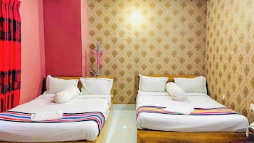 Deluxe Quadruple Room, Mountain View | In-room safe