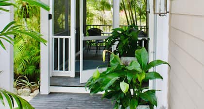 Tropical 5BR Paradise, Private Pool, Hot Tub, Canal Access – Sleeps 12