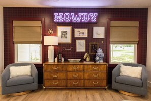 Interior - The Howdy House less than 2 miles from Texas A&M (Bryan)