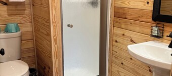 Cabin Unit 5 of 6 with AC and WiFi in serene Paige