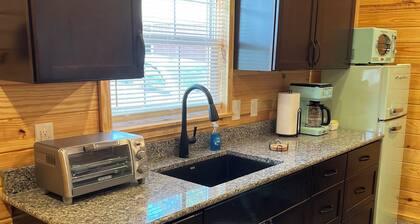 Cabin Unit 5 of 6 with AC and WiFi in serene Paige