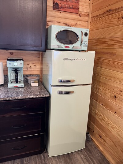 Cabin Unit 5 of 6 with AC and WiFi in serene Paige