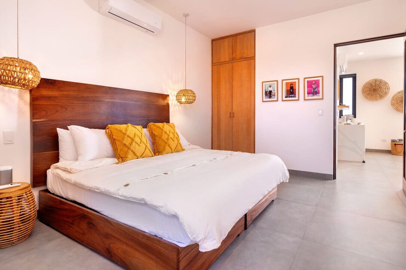 2 bedrooms, desk, WiFi