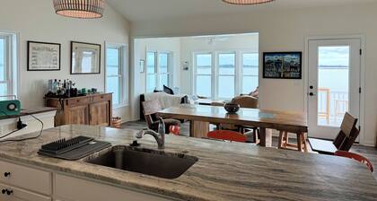 Above The Bay - SFH - WF w/Views Everywhere. Brand New Home, Linens included