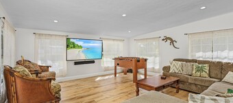 10Min to Beach - Heated Pool Nov-April -  Chef's Kitchen. 2 Night minimum stay.