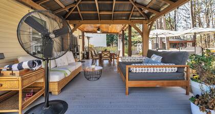 HOT TUB! Renovated, Sleeps 6, pets OK! Close to everything