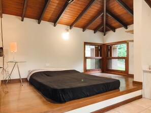 2 bedrooms, free WiFi, bed sheets - Chalé Encantador na Granja Viana (Carapicuiba)
