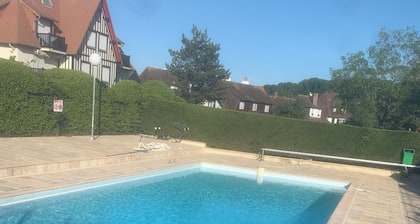 Sleeps 4/pool/tennis 5mn beach