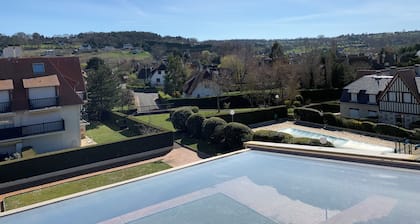 Sleeps 4/pool/tennis 5mn beach