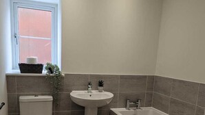 Unclassified image, 2 of 8, button - Watton House | 3 bedroom house with garden | Ipswich, London (Carbrooke)