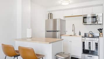 Coffee/tea maker, fridge, microwave, oven