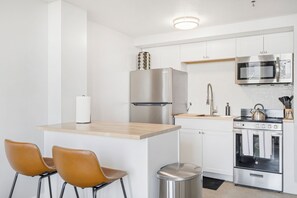 Fridge, microwave, oven, stovetop - Heart of Downtown; Stylish 1 Bed 1 Bath Sleeps 4  (Salt Lake City)