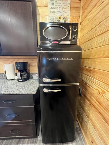 Cabin Unit 6 of 6 with AC and WiFi in lovely Paige