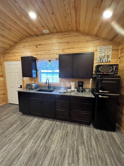 Cabin Unit 6 of 6 with AC and WiFi in lovely Paige