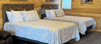 Cabin Unit 6 of 6 with AC and WiFi in lovely Paige