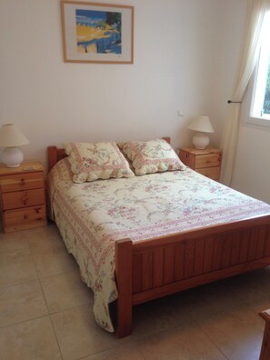 4 dormitorios, tabla de planchar con plancha, wifi y ropa de cama