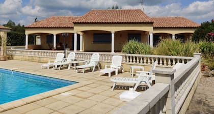 Ideal for family & friends to enjoy a holiday together, but have your own space.