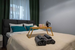 1 habitación, tabla de planchar con plancha, wifi gratis y ropa de cama 