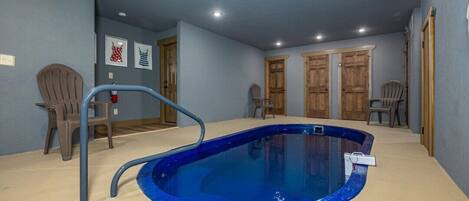 Indendørs pool