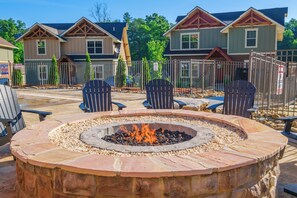 Terrace/patio - Luna Bear Lodge (Gatlinburg)