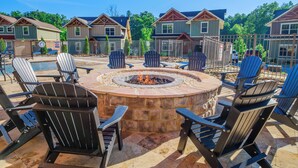 Terrace/patio - Luna Bear Lodge (Gatlinburg)