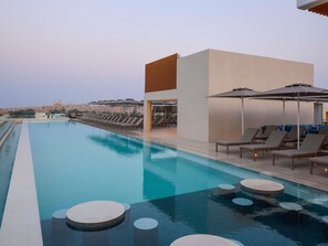 Indoor pool, outdoor pool - Novotel Malta Sliema (Gzira)