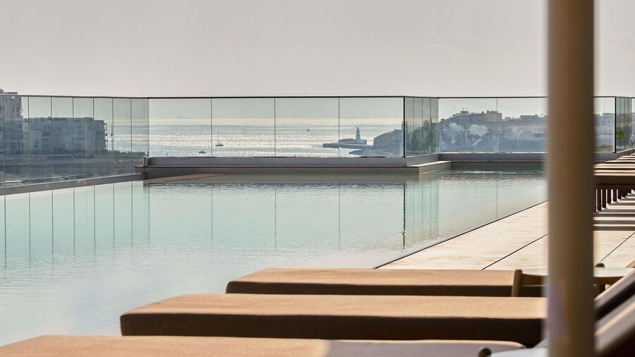 ノボテル マルタ スリーマ