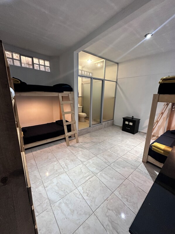 2 Schlafzimmer, Schreibtisch, Bügeleisen/Bügelbrett, kostenloses WLAN