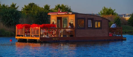 Rom – deluxe, balkong, utsikt mot bukt | Strykejern/-brett og wi-fi (inkludert)