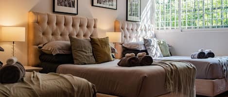 5 Schlafzimmer, Schreibtisch, BĂŒgeleisen/BĂŒgelbrett, Reisekinderbett