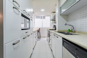 Fridge, microwave, oven, stovetop