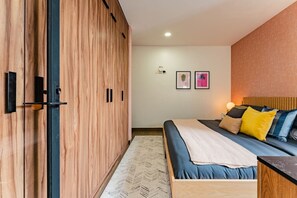 3 Schlafzimmer, Schreibtisch, Bügeleisen/Bügelbrett, Reisekinderbett