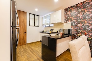 Fridge, microwave, oven, stovetop