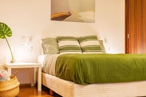 Desk, iron/ironing board, travel cot, WiFi