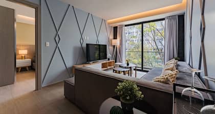 Chic Apartment with Tree-Lined Balcony Views & Parking