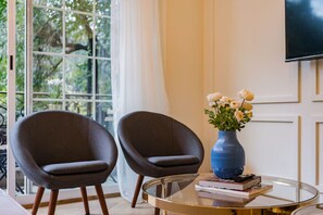 Interior - Modern Polanco Retreat with Balcony, Office Space & Style (Ciudad de México)