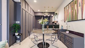 A modern kitchen with a central island, built-in cabinets, and pendant lighting. - Stylish Reforma Loft w/Pool, Gym, AC & City Views (Ciudad de México)