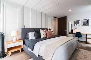 3 bedrooms, desk, iron/ironing board, WiFi