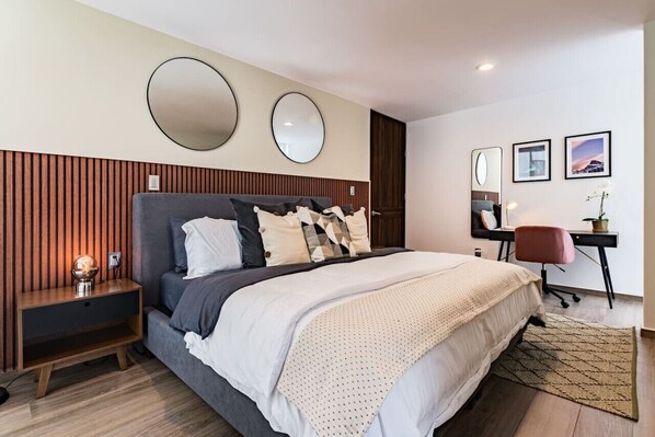 3 makuuhuonetta, työpöytä, silitysrauta/-lauta, Wi-Fi