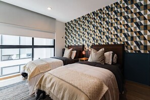 3 makuuhuonetta, työpöytä, silitysrauta/-lauta, Wi-Fi