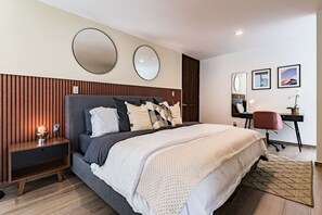 3 bedrooms, desk, iron/ironing board, WiFi