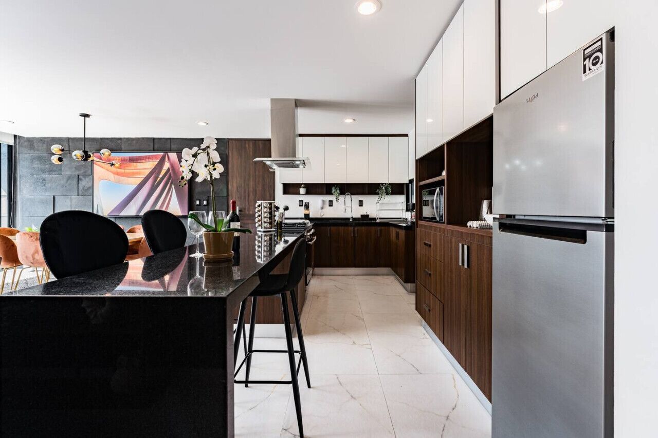 Fridge, microwave, oven, stovetop