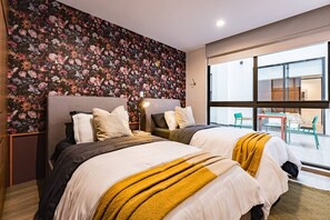 6 bedrooms, desk, iron/ironing board, WiFi