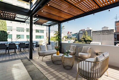 Group-Friendly Home in Roma Norte, Private Rooftop, City Views & BBQ