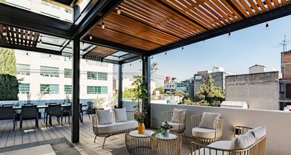 Group-Friendly Home in Roma Norte, Private Rooftop, City Views & BBQ