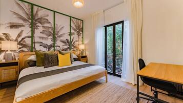 8 bedrooms, desk, iron/ironing board, travel crib